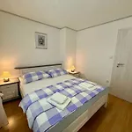 In 54893 דירה *