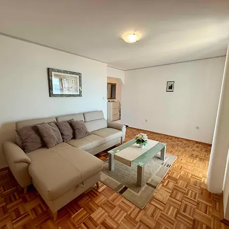 In 54893 Apartment Dramalj