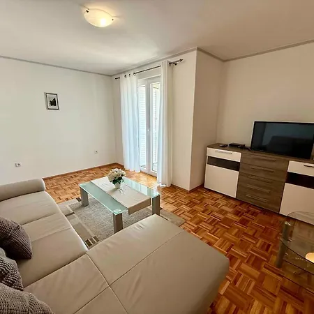 In 54893 Apartment *