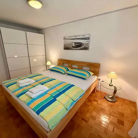 Appartement In 54893 *